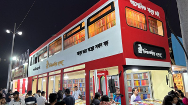 দোতলা বাস না জিয়ার বাড়ি, কোন স্টলটি নজর কাড়ছে বেশী? 
