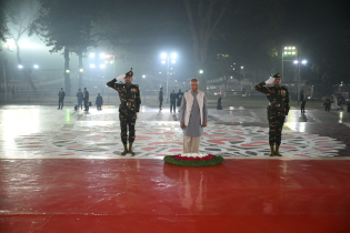 Chief Adviser Yunus pays tribute to language martyrs on International Mother Language Day
